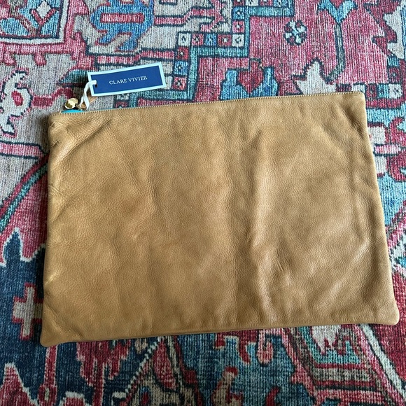 NWT Clare V Classic Camel Colored Leather Oversize Clutch - Picture 1 of 13